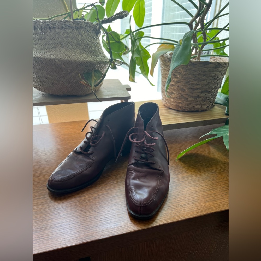 ellemenno maroon ankle boots
